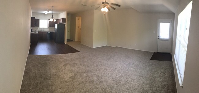 Foto del edificio - 858 Robinson Ct