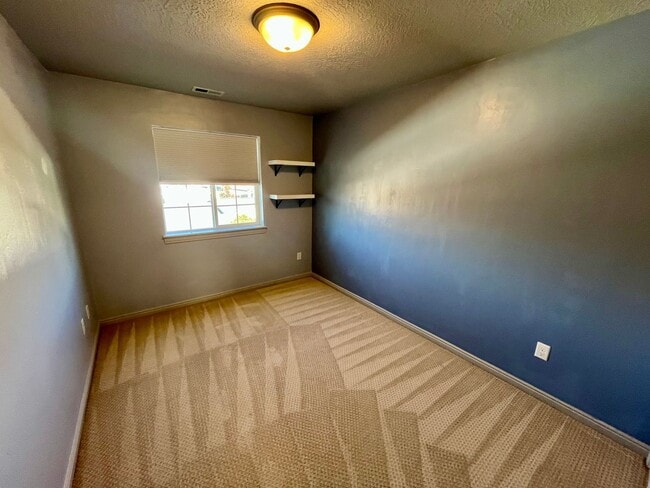 Building Photo - Lovely townhome for rent in Provo