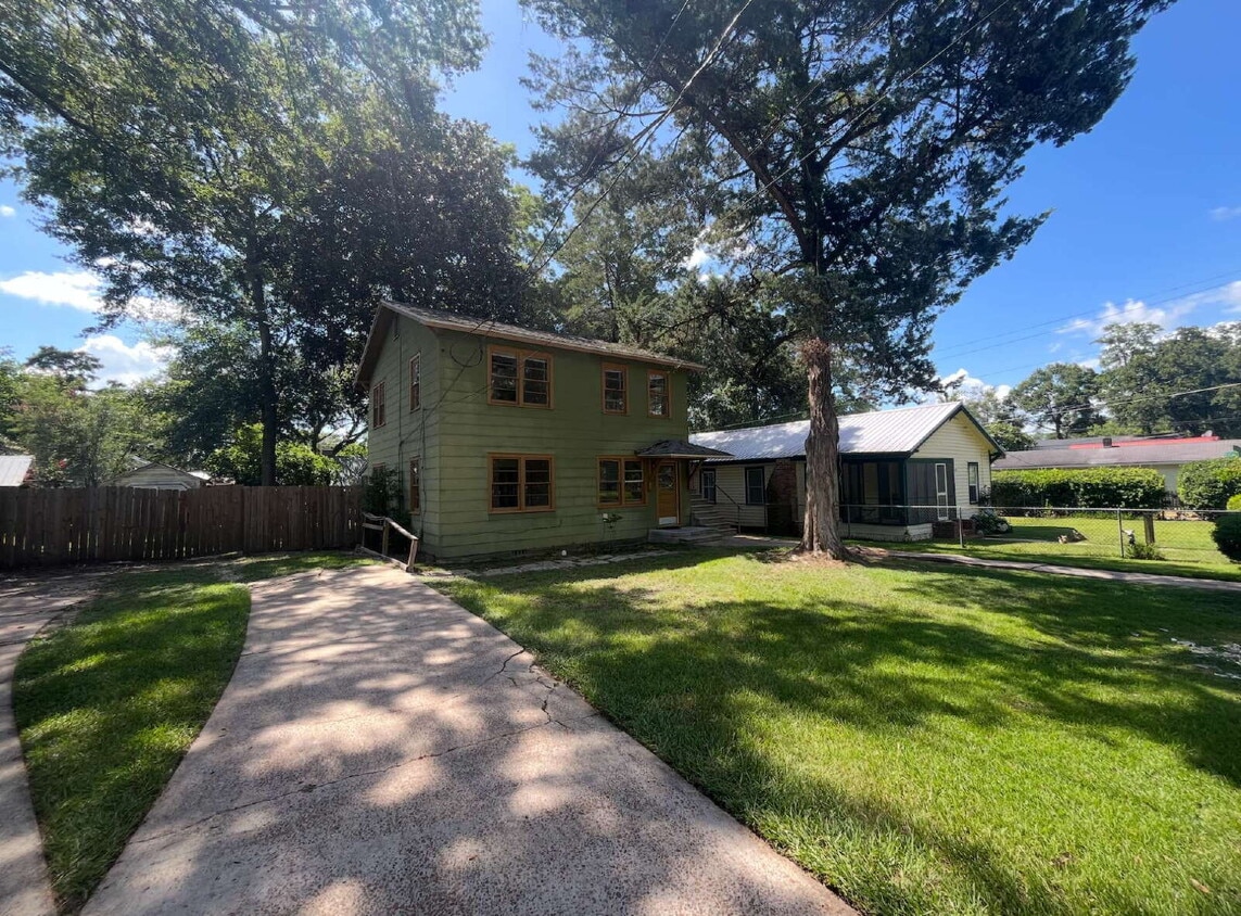 Photo - "Charming 2-Bedroom with Beautiful Hardwood Floors at 1428 N M L King Blvd, Tallahassee!"