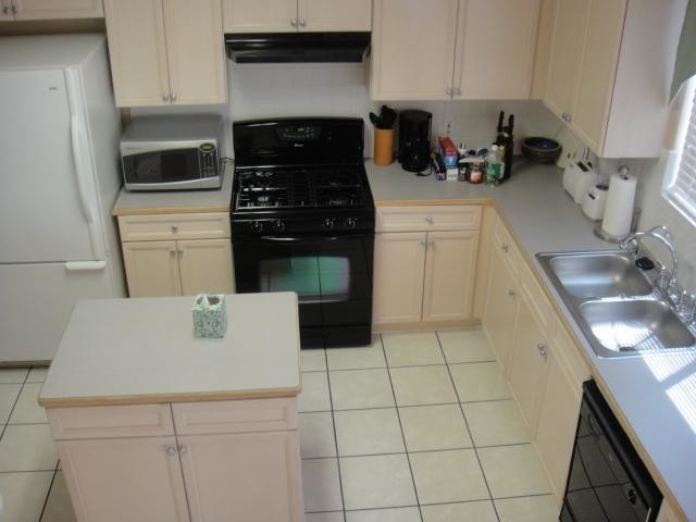 Building Photo - 9203 Amberwood Cove