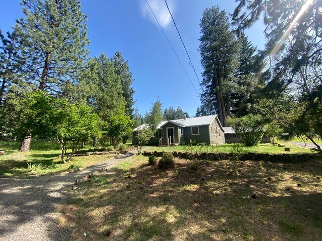 Foto del edificio - 3 Bedrooms | 2 Bath Home in Trout Lake, Wa...