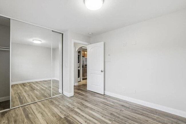 Building Photo - 800 N Mollison Ave