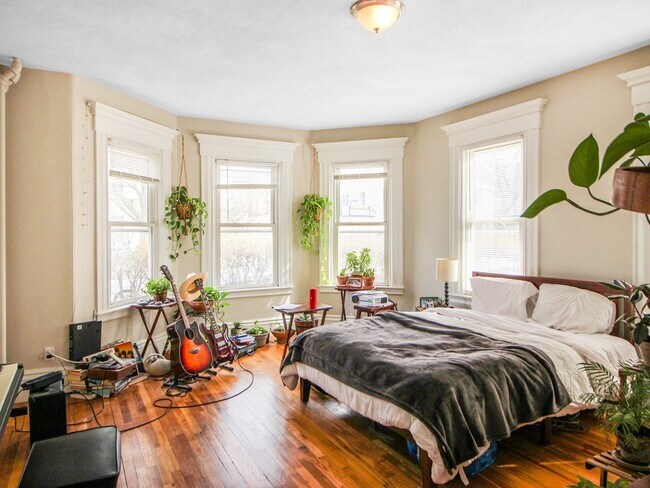 Building Photo - 107 Columbia St