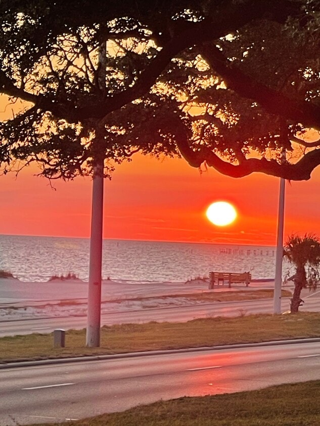 Photo - 1282 Beach Blvd (Biloxi, MS)