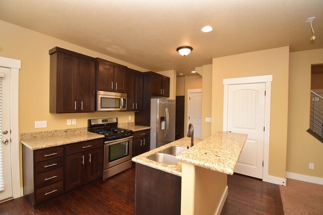 Photo - Great 3 Bed 2.5 Bath Townhome in Great Location!!!