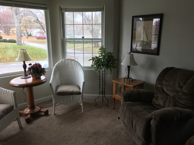 North and west wall in the large living room - 1604 College St