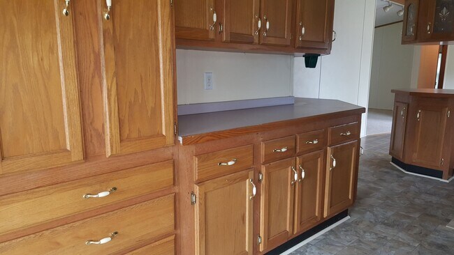 Building Photo - Beautiful 3 Bedroom 2 Bathroom Rancher in ...