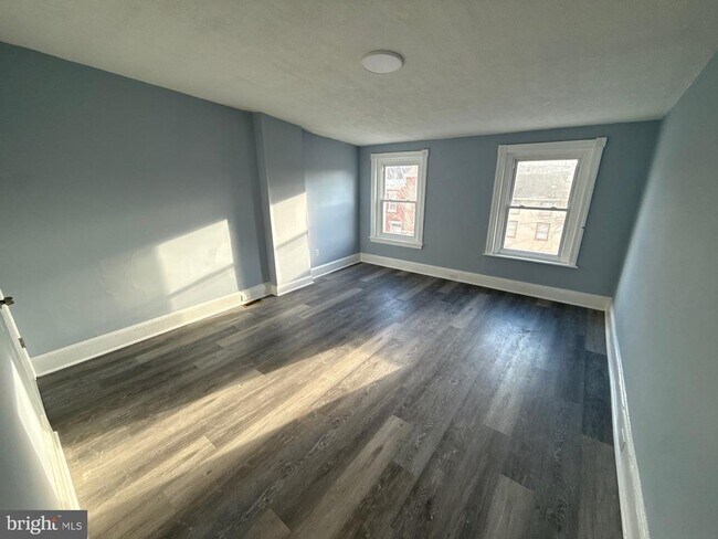 Building Photo - 363 E Airy St