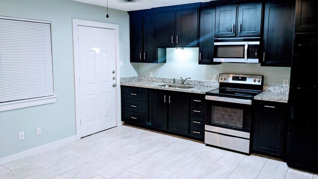 Foto del edificio - 917 Hendricks Ave