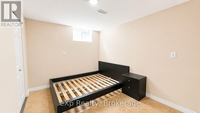 Building Photo - 2 Foxwood Crescent