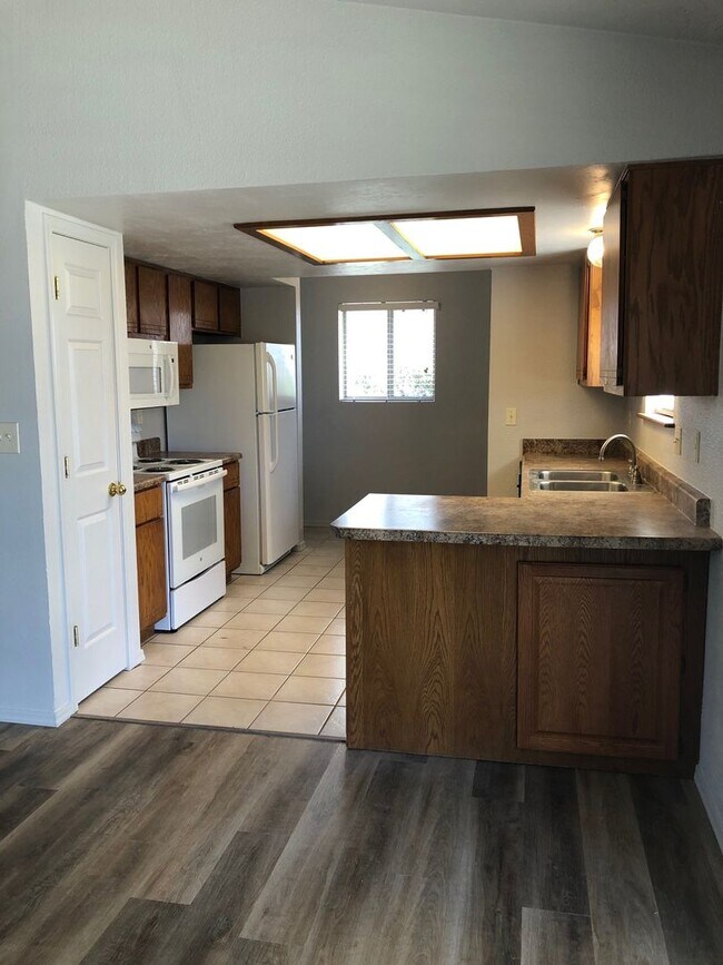 Foto del edificio - Cute 3 Bedroom with RV/Boat Parking in Pre...