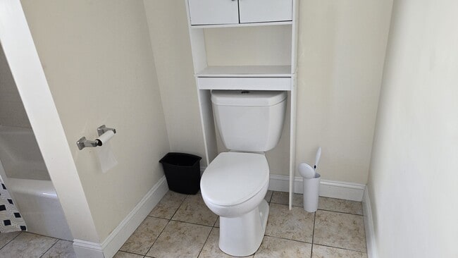 Bathroom - 47 Hotchkiss St