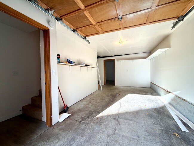 Building Photo - Updated Townhouse in the Heart of Garden Home~ New LVP Flooring~ Washer/Dryer Hook-Ups~ A/C~ Larg...