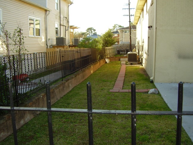 994 Robert E Lee Blvd New Orleans La 70124 Townhouse For Rent In Building Photo 994 Robert E Lee Blvd