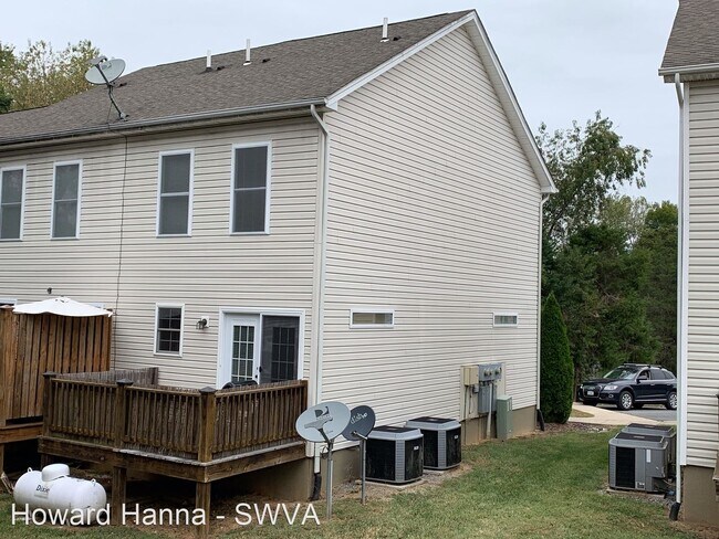Building Photo - 2 br, 2.5 bath House - 93 Trimmer Trail