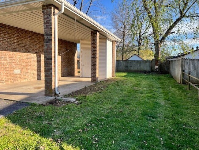 Foto del edificio - Walnut Grove House 3 Bedroom 1 Bath + covered car port!