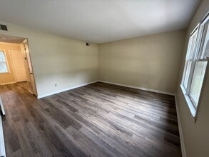 Building Photo - 403 Lennon Dr