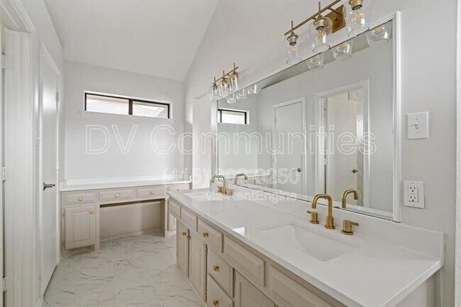 Building Photo - 4BR/2BA Lewisville Home — 1,931 Sq Ft, Modern Finishes & Flexible Bonus Space