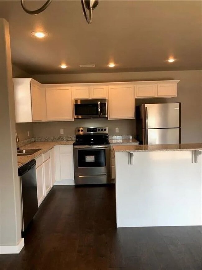 Building Photo - Beautiful Condo At Great Location!!!