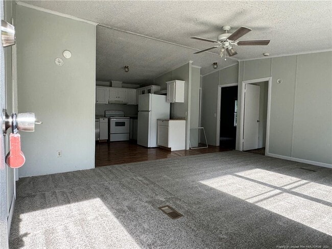 Building Photo - 112 Oaktree Dr