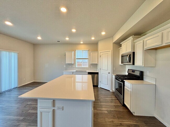 Building Photo - Stunning home located in Canyon Ridge! 4/2...