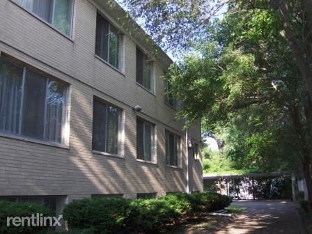 Building Photo - 35 Monroe St
