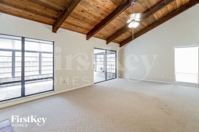 Foto del edificio - 916 Cypresswood Ct