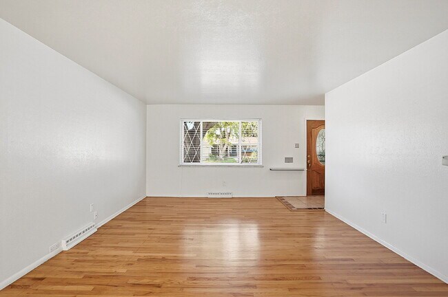 Building Photo - $2,940.95, 4 Beds - 1 Bath, Single Family Home in Denver with Washer and Dryer!