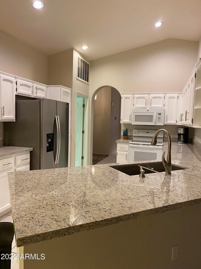 Building Photo - 11115 E Bellflower Ct