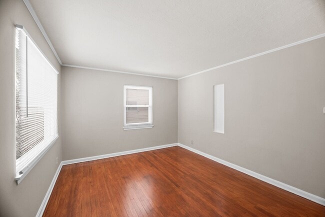 Building Photo - 11214 Mountview Ave