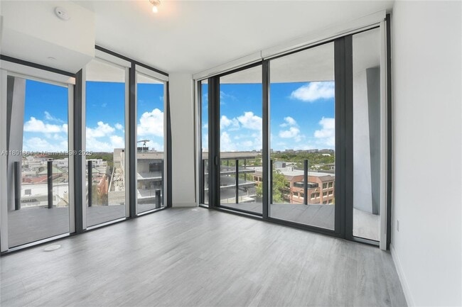 Building Photo - 2831 S Bayshore Dr