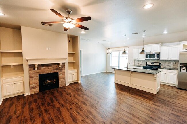 Building Photo - 8701 SW 37th St