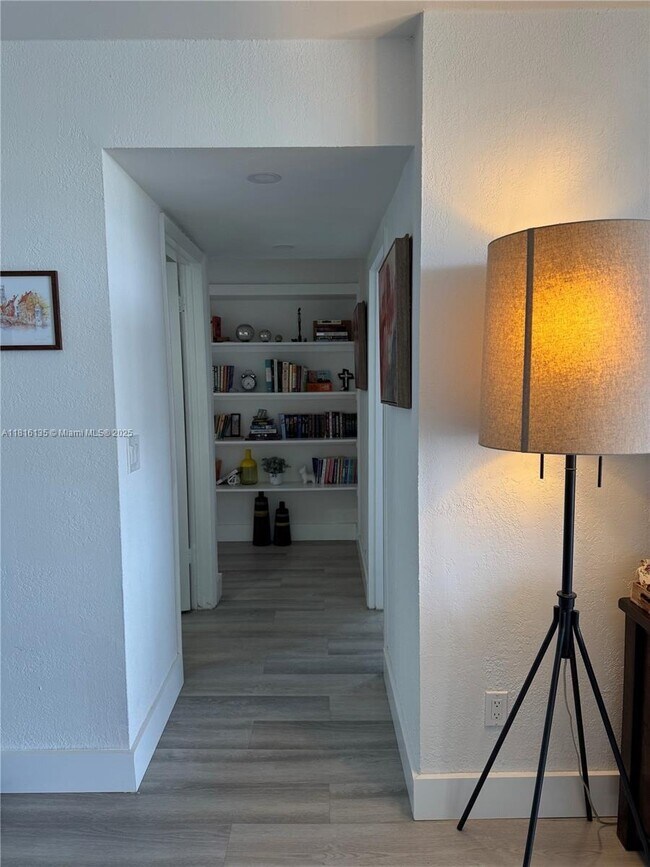 Foto del edificio - 2000 NE 135th St