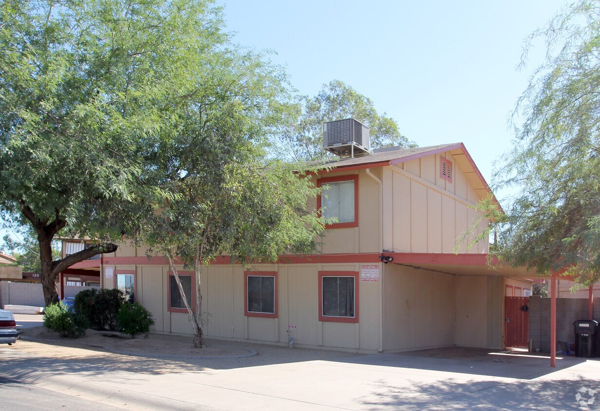 Building Photo - 111 N Phyllis St