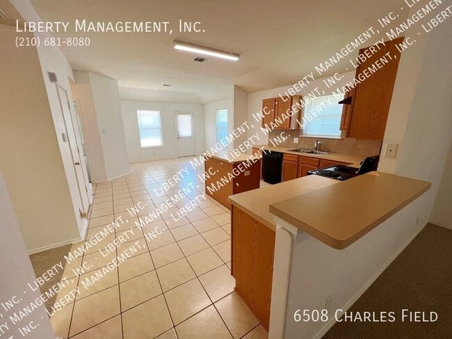 Building Photo - 3 Bed, 2 Bath Home with 9 ft Ceilings