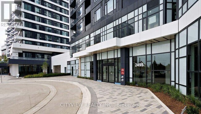 Photo du bâtiment - 2495-2495 Eglinton Ave W