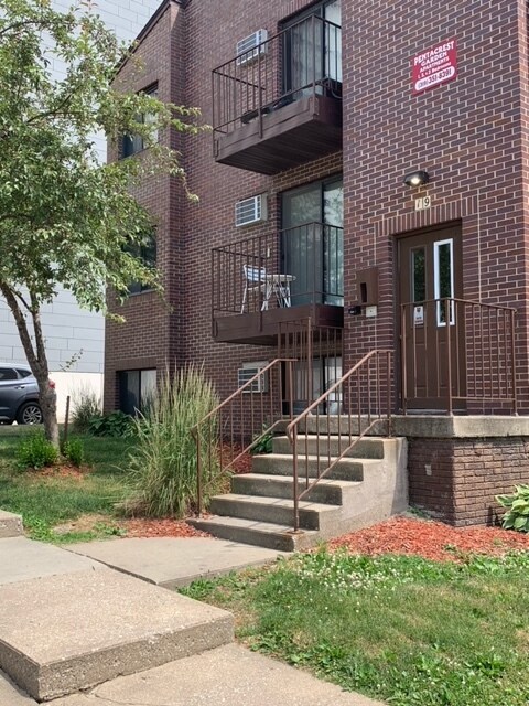Building Photo - 13 E Burlington St
