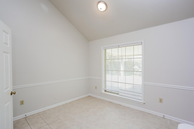 Foto del edificio - 5565 Liberty Ridge Cove