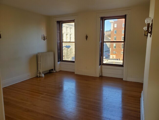 Building Photo - 43 2nd St