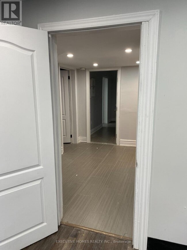 Building Photo - 1590 HUME Way