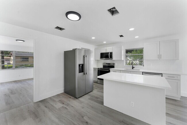 Foto del edificio - 354 NW 4th Pl