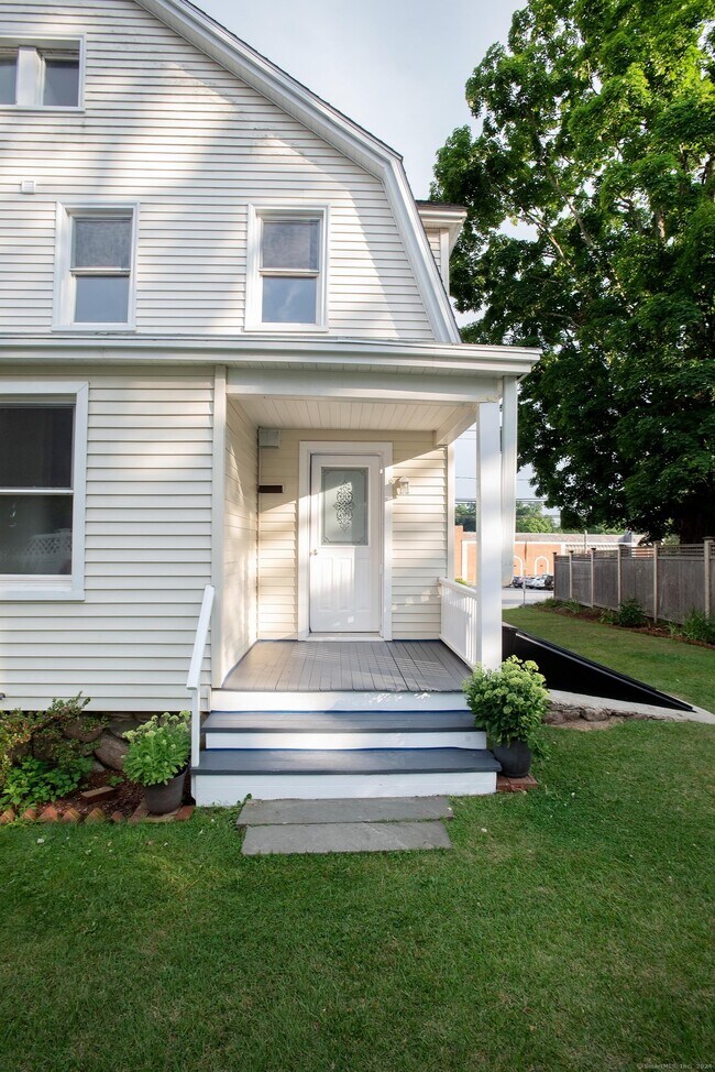 Building Photo - 281 Elm St