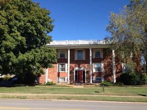 Front View - Park Crest Manor