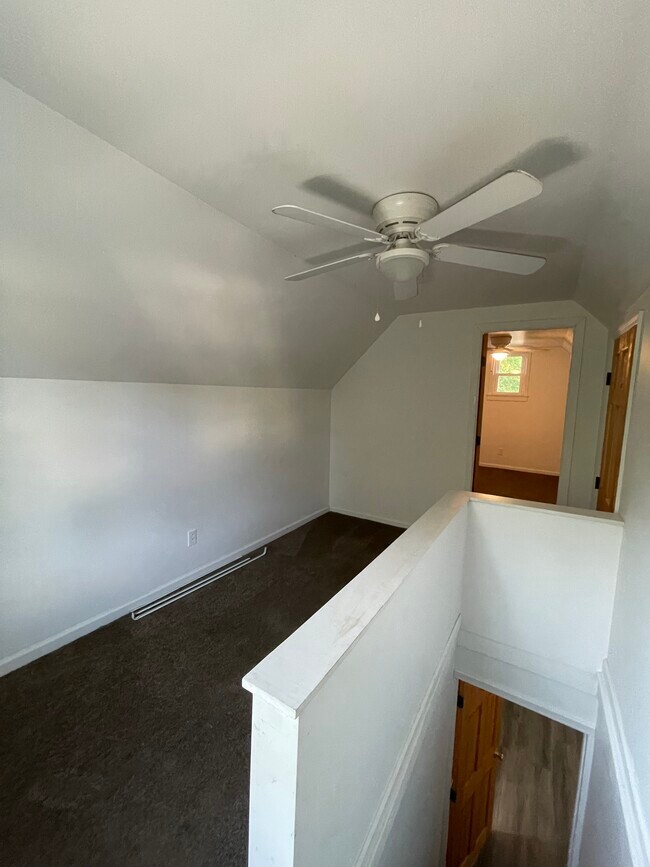 Foto del edificio - 377 E 3rd St