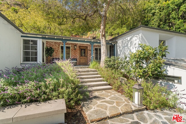 Building Photo - 1853 Nichols Canyon Rd