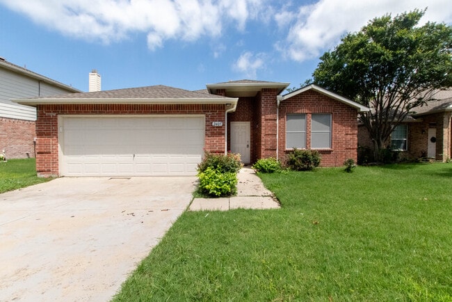 Photo - 2405 Spruce Ct House