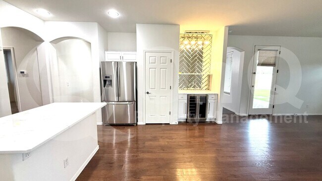 Building Photo - 4927 W Magdalena Ln