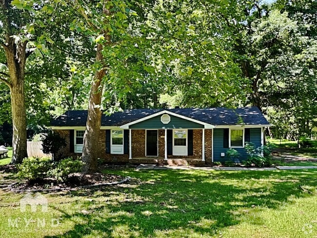 Building Photo - 121 Nicklaus Dr