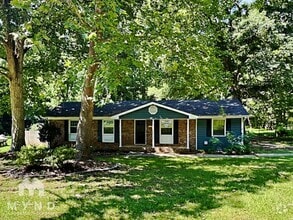 Building Photo - 121 Nicklaus Dr