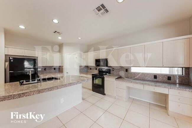 Foto del edificio - 16221 W Marconi Ave